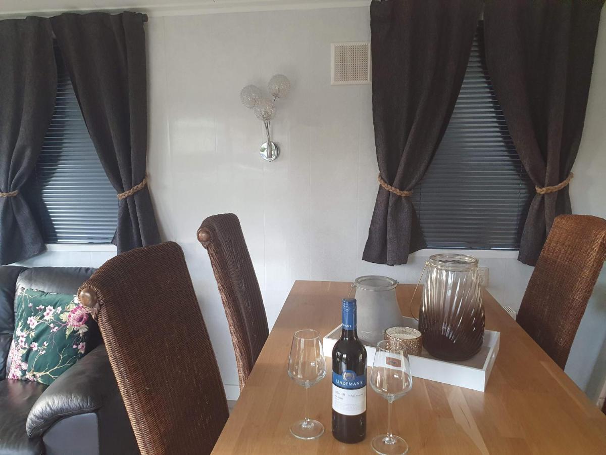 Villa Relax Huisje Is Een Luxe Huisje Met Een Vaatwasser En Zeer Snel Wifi 5G En Is Voorzien Van Een Nieuwe Badkamer En Keuken Met Een Omheinde Tuin Met Een Eigen Parkeerplaats Putten Exterior foto