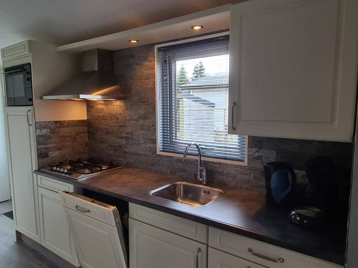 Villa Relax Huisje Is Een Luxe Huisje Met Een Vaatwasser En Zeer Snel Wifi 5G En Is Voorzien Van Een Nieuwe Badkamer En Keuken Met Een Omheinde Tuin Met Een Eigen Parkeerplaats Putten Exterior foto