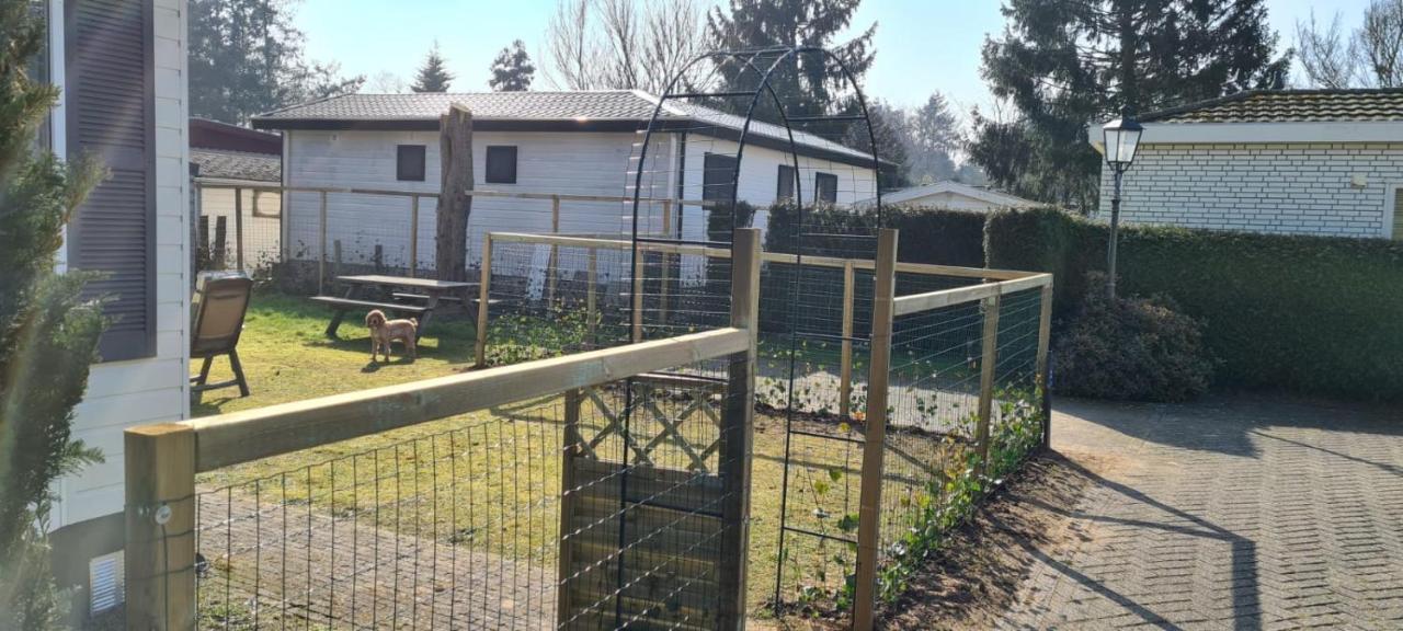 Villa Relax Huisje Is Een Luxe Huisje Met Een Vaatwasser En Zeer Snel Wifi 5G En Is Voorzien Van Een Nieuwe Badkamer En Keuken Met Een Omheinde Tuin Met Een Eigen Parkeerplaats Putten Exterior foto