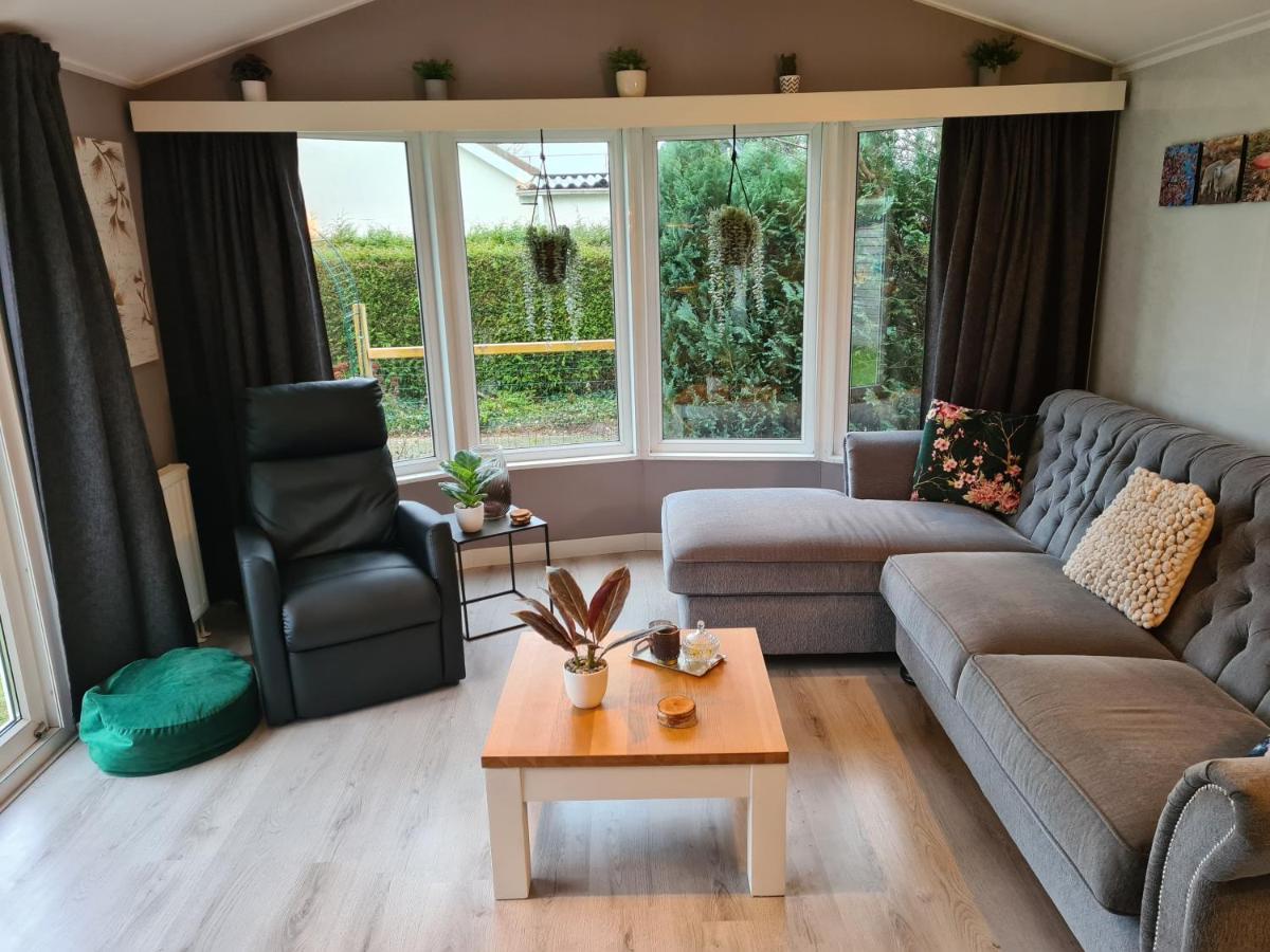 Villa Relax Huisje Is Een Luxe Huisje Met Een Vaatwasser En Zeer Snel Wifi 5G En Is Voorzien Van Een Nieuwe Badkamer En Keuken Met Een Omheinde Tuin Met Een Eigen Parkeerplaats Putten Exterior foto